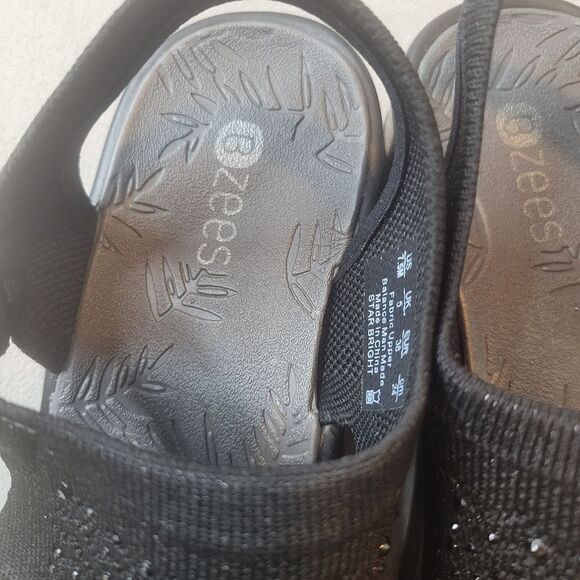 Bzees Women's Star Bright Black Wedge Sandals Size 7.5 M - Picture 3 of 8